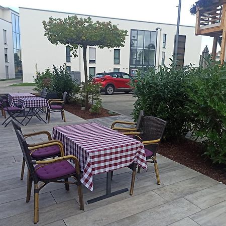 FDH Hotel Gaestehaus Stock Zimmer Sahnehaeuble מראה חיצוני תמונה