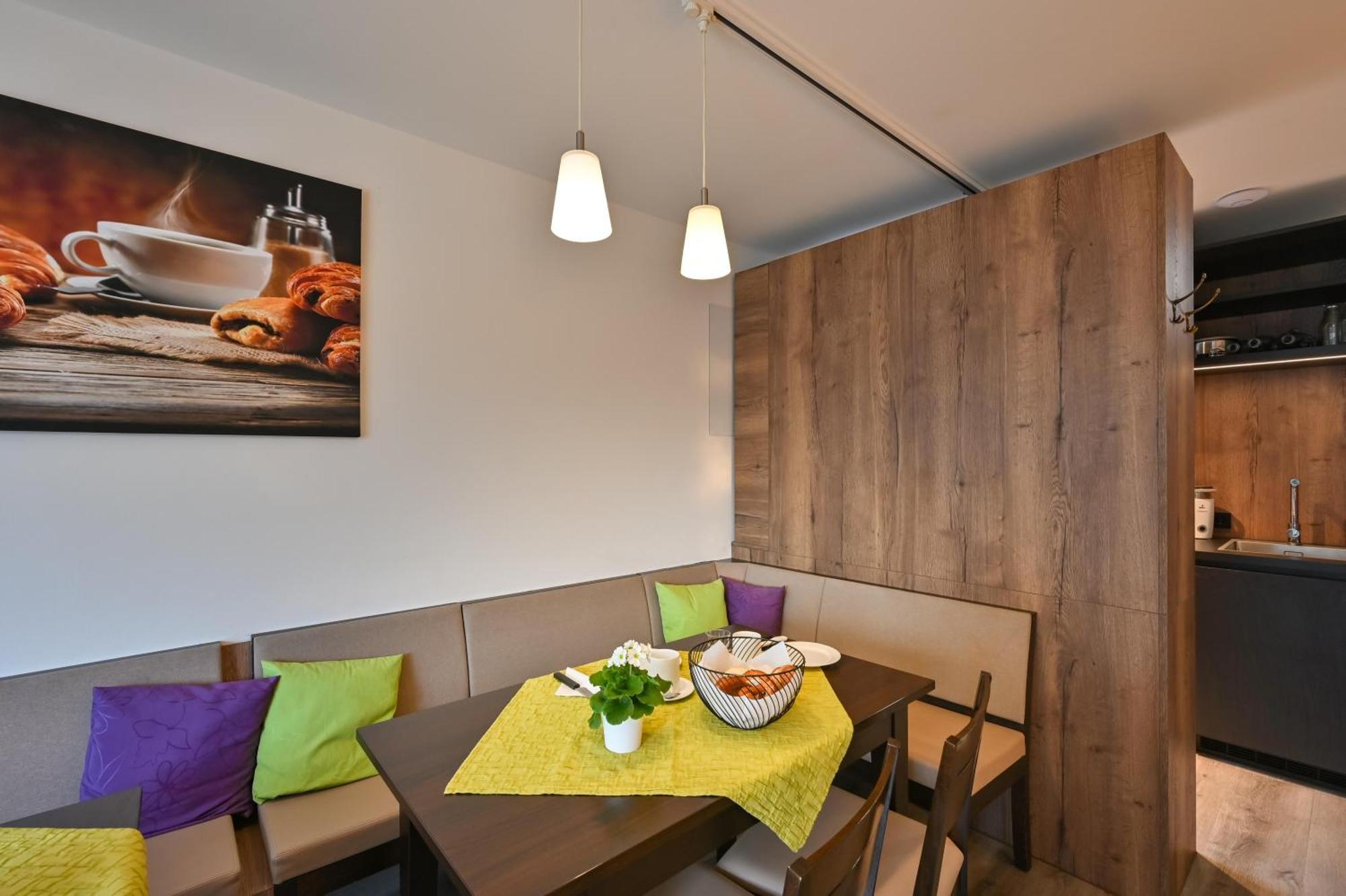 FDH Hotel Gaestehaus Stock Zimmer Sahnehaeuble מראה חיצוני תמונה