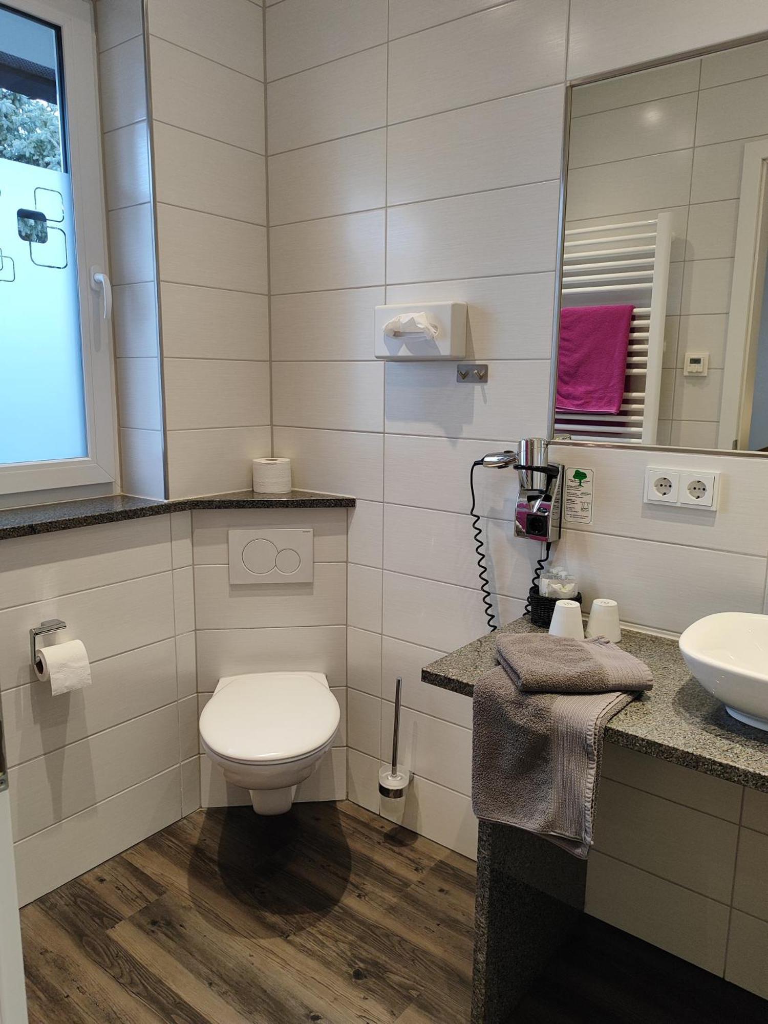FDH Hotel Gaestehaus Stock Zimmer Sahnehaeuble מראה חיצוני תמונה