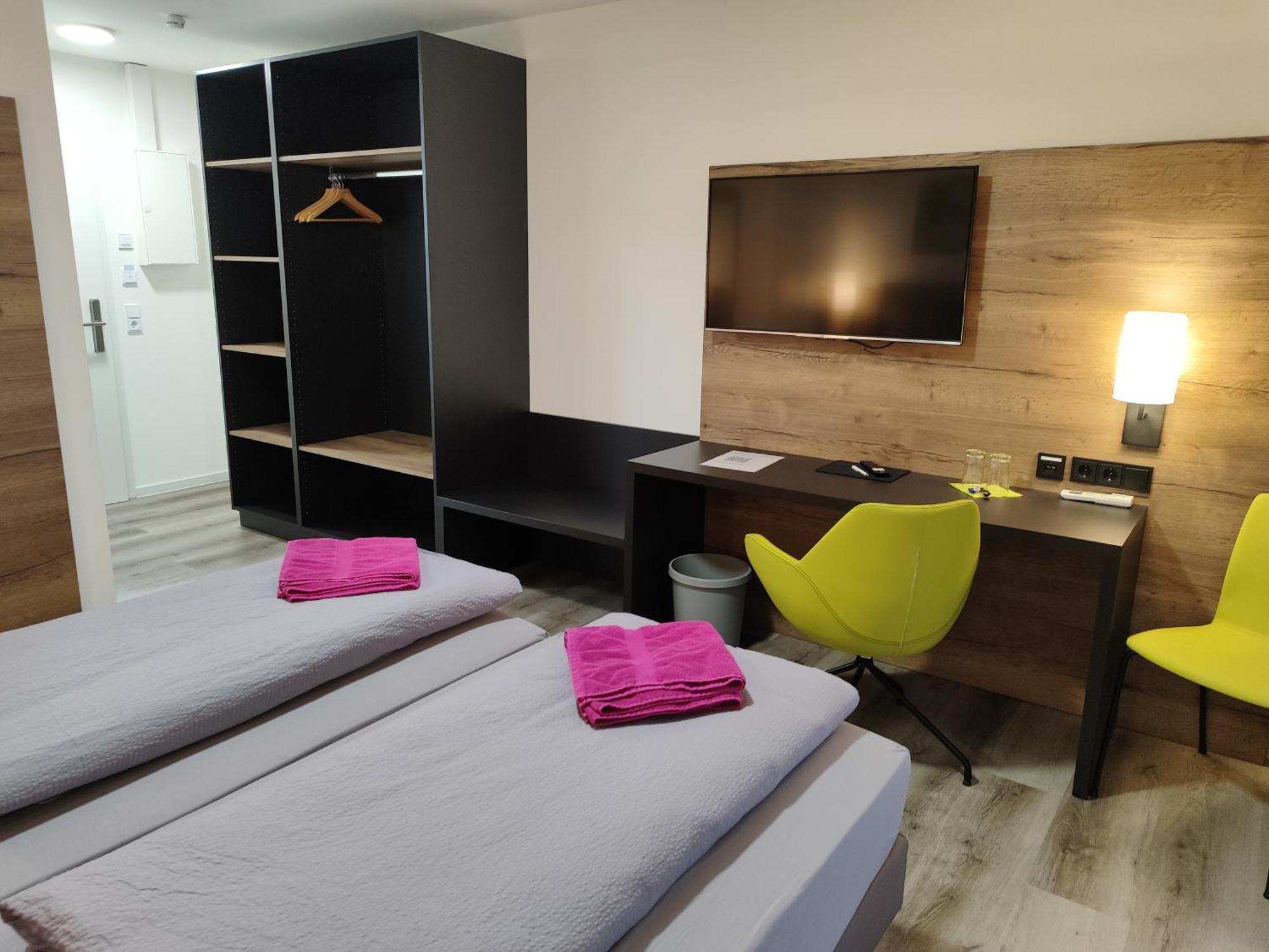 FDH Hotel Gaestehaus Stock Zimmer Sahnehaeuble מראה חיצוני תמונה