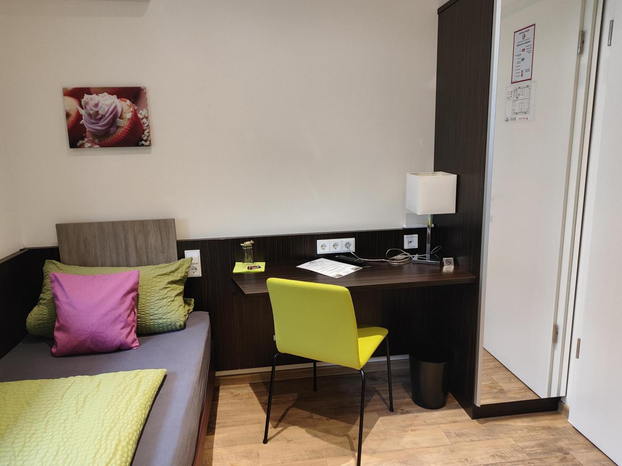 FDH Hotel Gaestehaus Stock Zimmer Sahnehaeuble מראה חיצוני תמונה